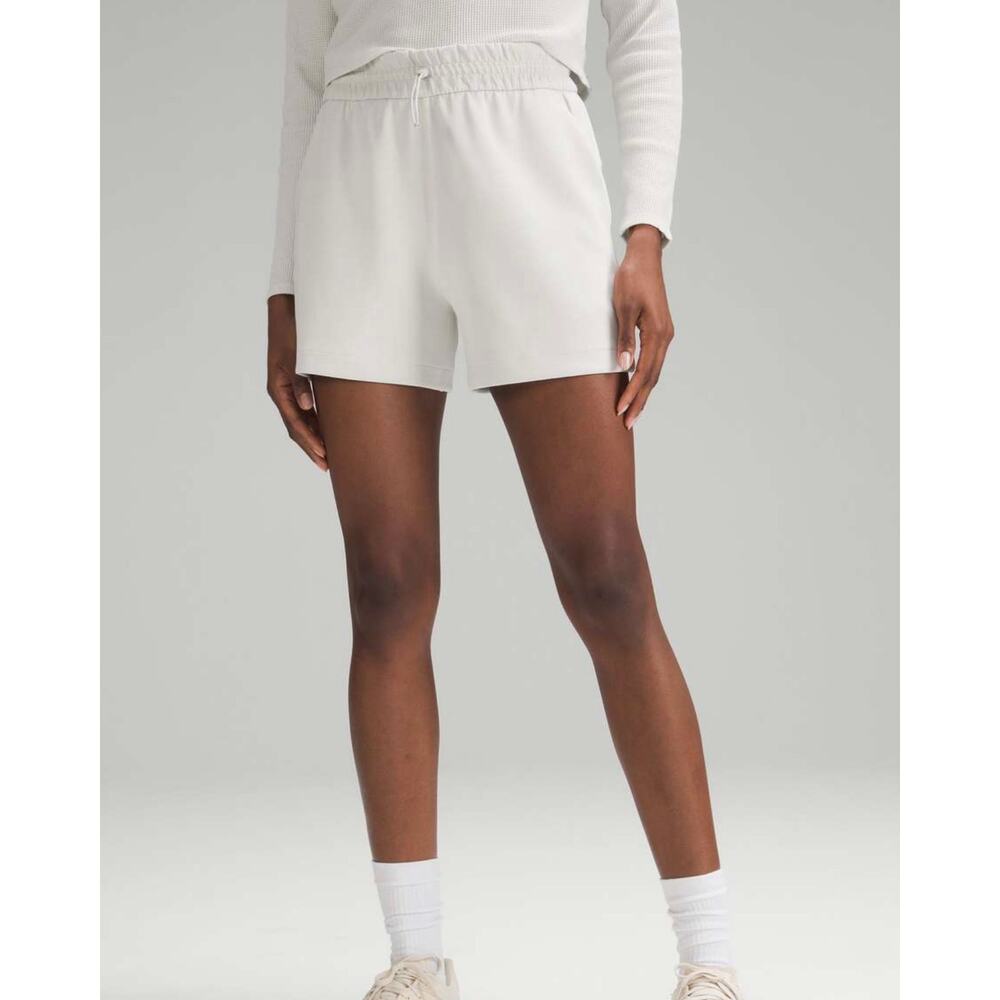 Lululemon Softstreme High-Rise Short Bone Size 6 4” Inseam